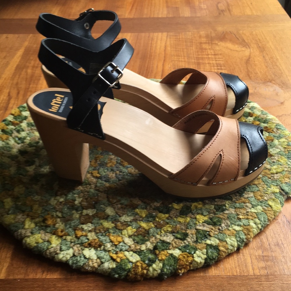 Swedish Hasbeens Tan and Black Leather Platform Sandals - Picture 4 of 12